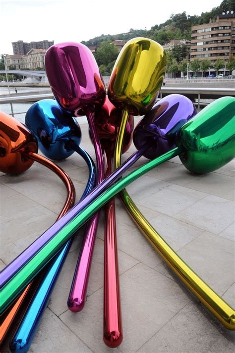 The installation “Tulips” by Jeff Koons 